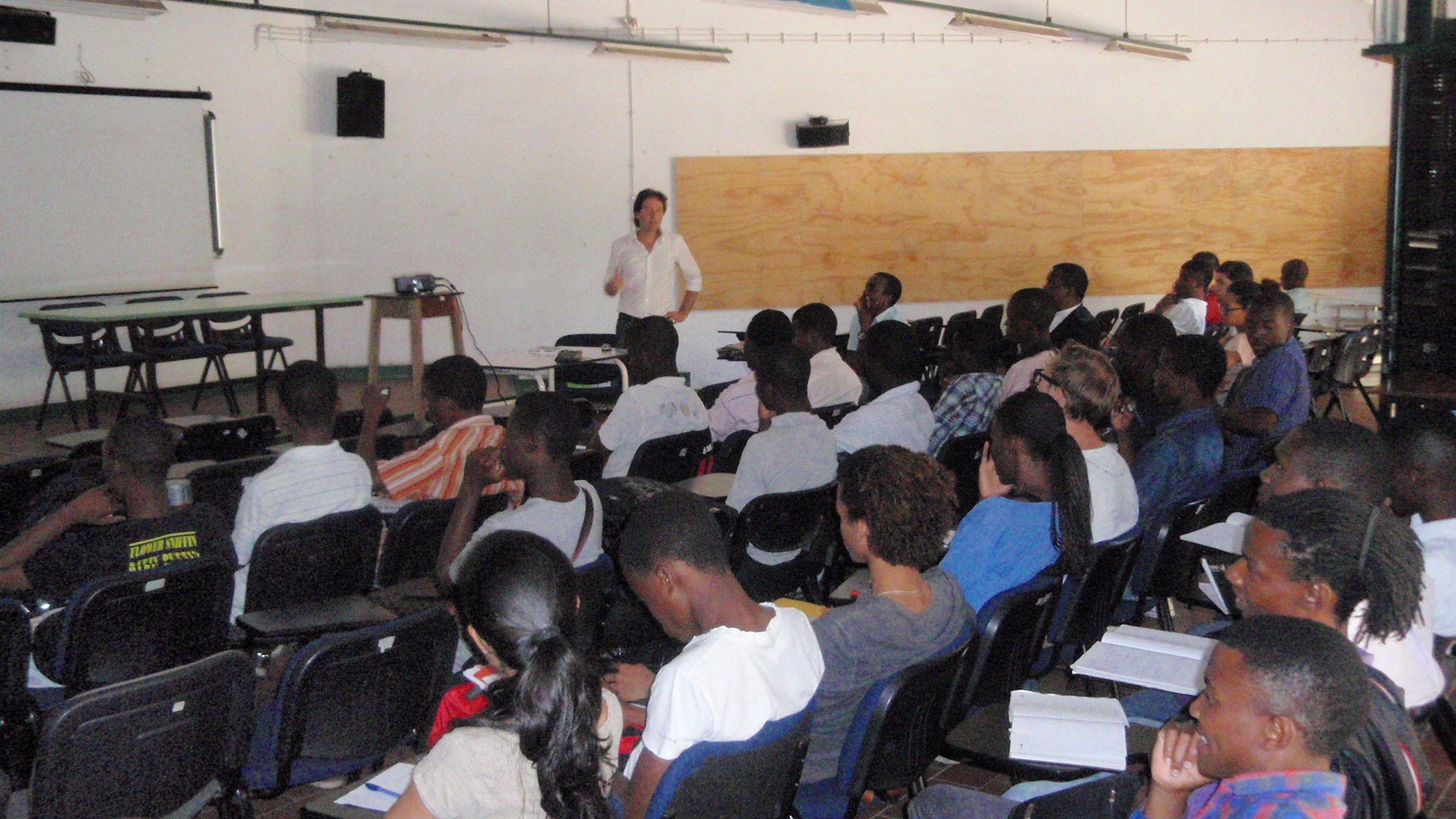 DOCENTE DA ULVNF-FAA PROFERIU PALESTRA NA UNIVERSIDADE EDUARDO MONDLANE