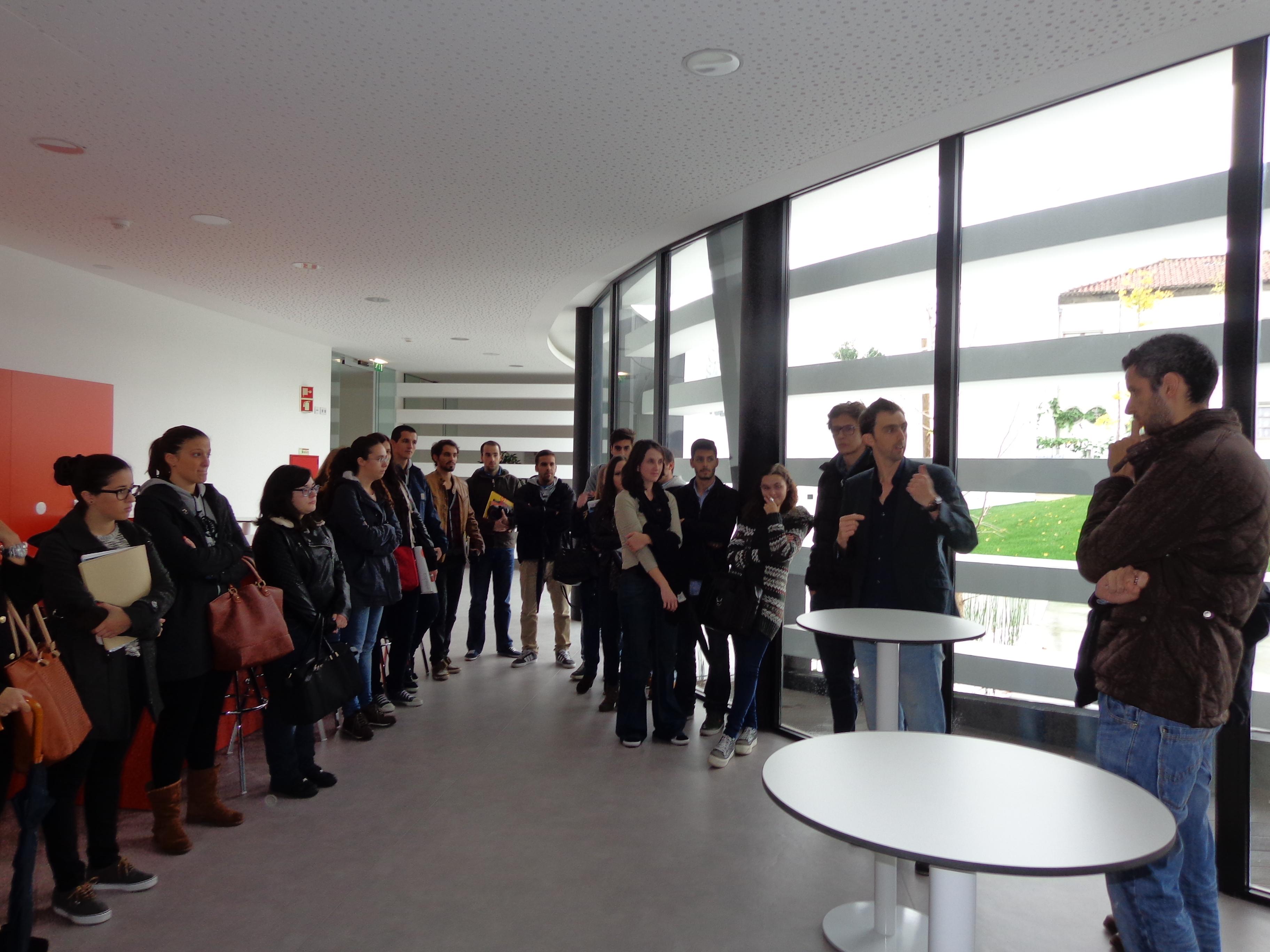 FAA: ESTUDANTES DO CURSO DE ARQUITECTURA VISITARAM A CASA DA JUVENTUDE 