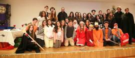 ESTUDANTES ORGANIZARAM PEÇA DE TEATRO DE NATAL SOLIDÁRIO