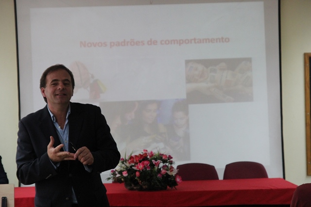 INTELIGNCIA COMPETITIVA E OS DESAFIOS DO SC. XXI