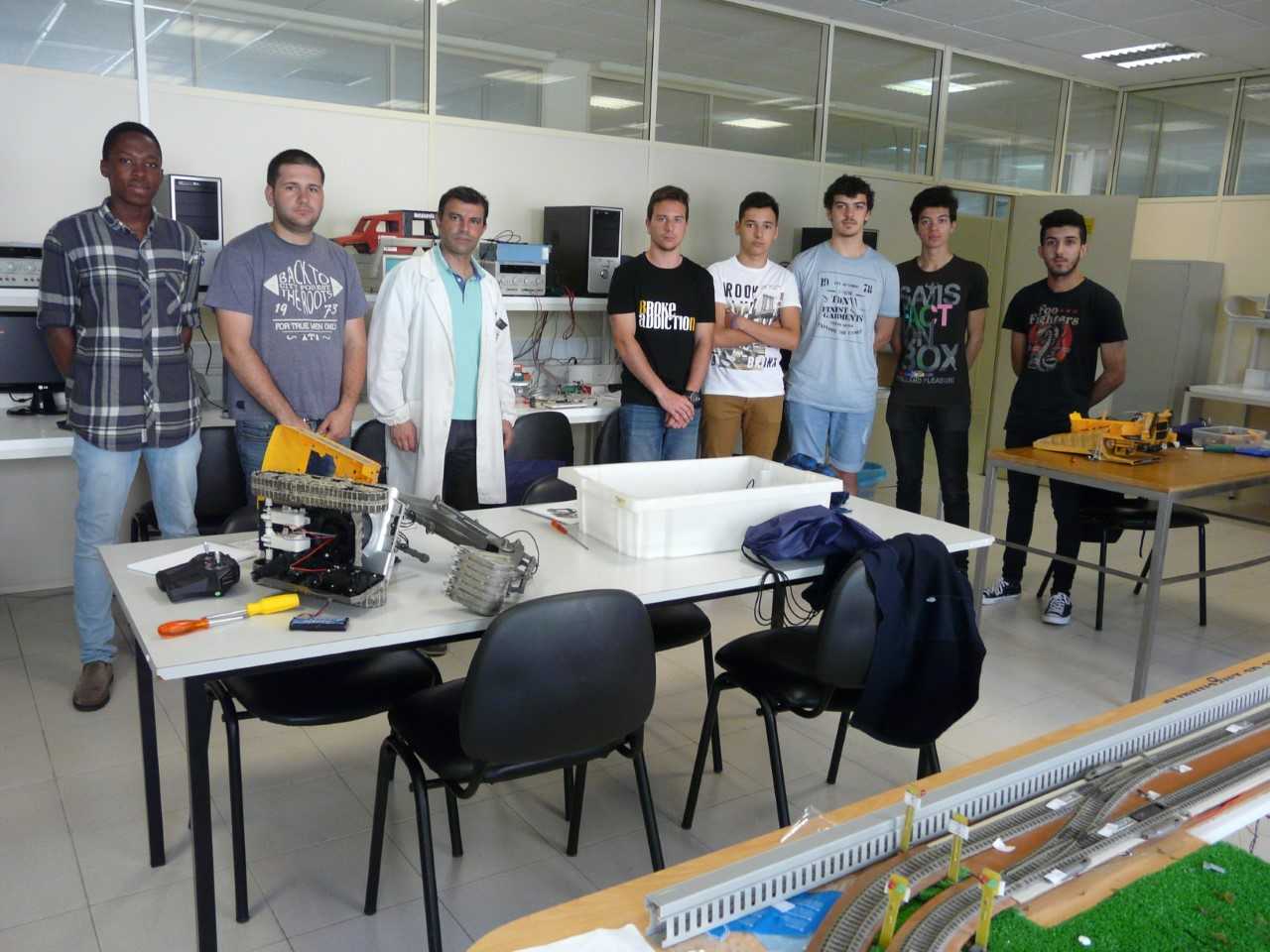 ALUNOS DO ENSINO SECUNDÁRIO PARTICIPAM NA OCJF