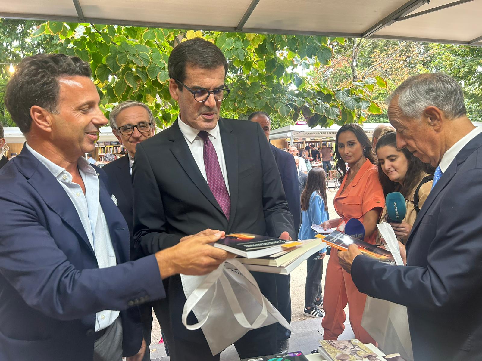Presidente da República visita stand da Lusíada Editora