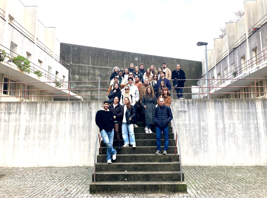 Estudantes de Arquitetura visitam Unidades de Habitação no Porto