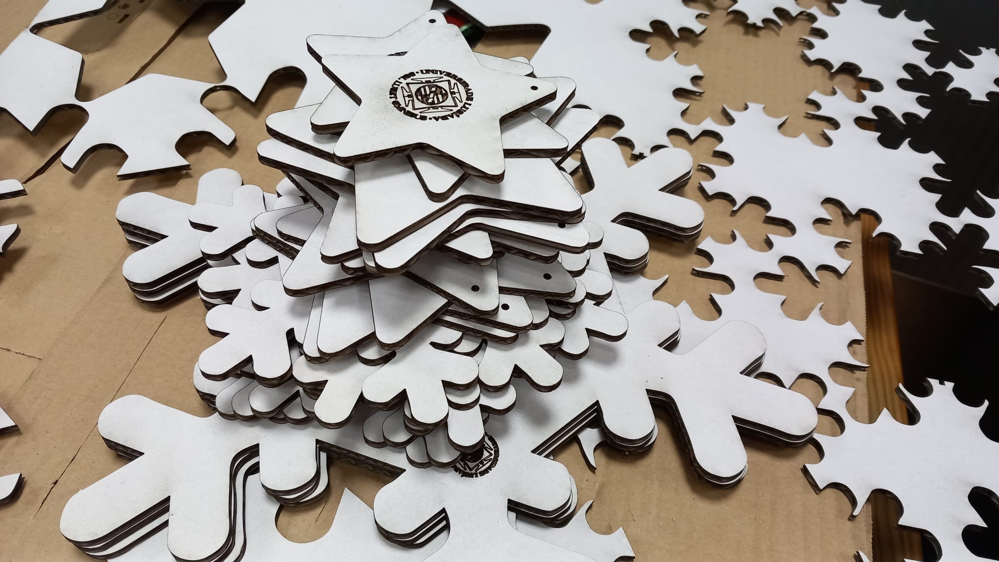 Estudantes de Design criam peças de desenho para o Natal