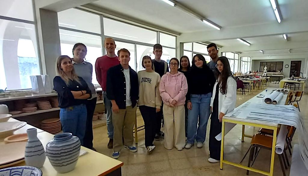Estudantes de Design participam em workshop de cermica na Fundao Castro Alves  