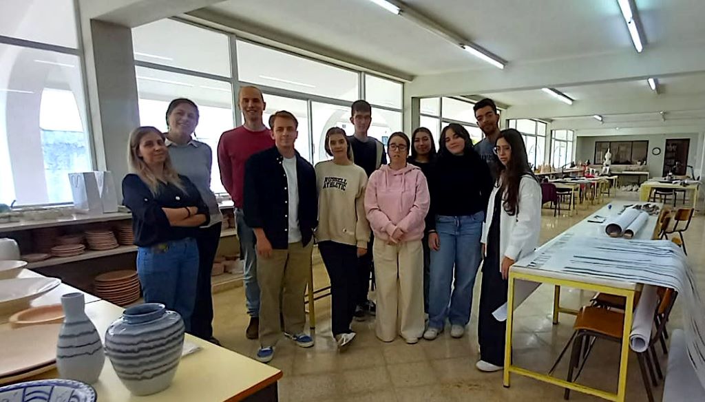 Estudantes de Design participam em workshop de cerâmica na Fundação Castro Alves