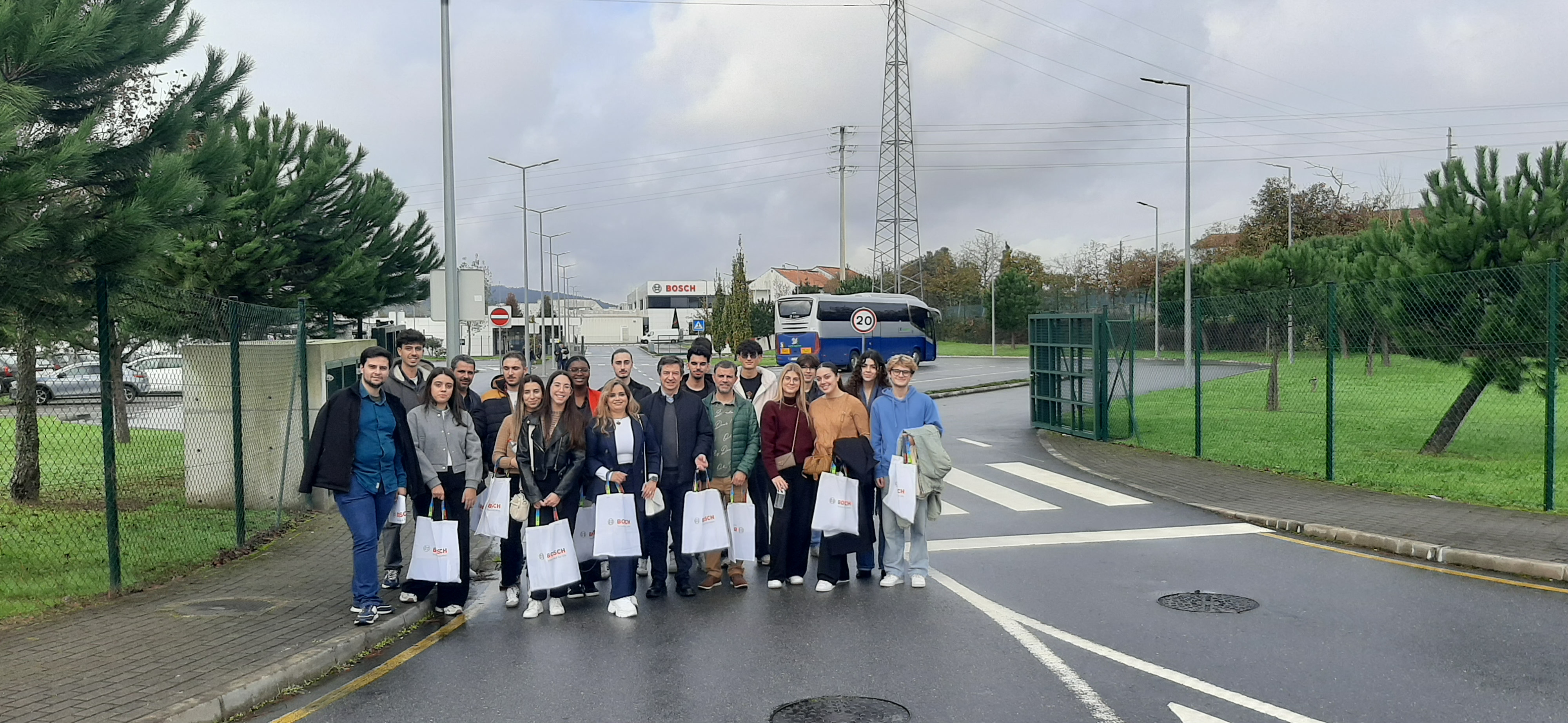 Estudantes de Engenharia visitam a empresa Bosch