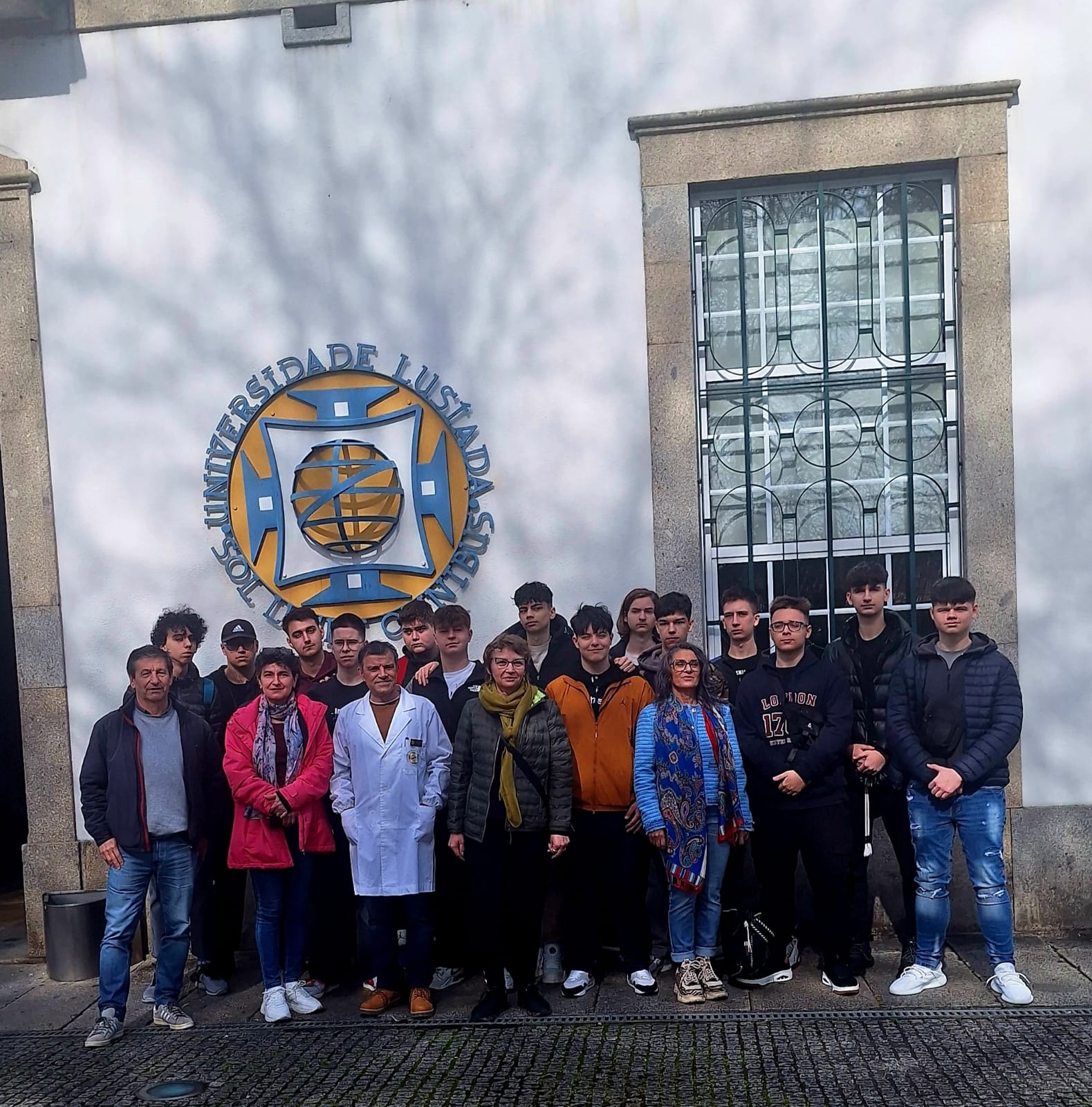 Alunos do ensino secundário da Roménia visitam a Universidade e os seus Laboratórios