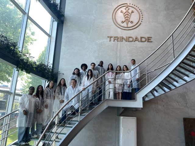 Prototipagem aplicada: estudantes de Design em contexto real na Cartonagem Trindade